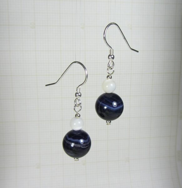 Silver earrings with agate and shell pearl